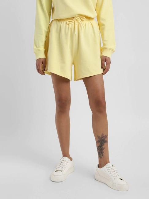 levi's yellow cotton logo print shorts