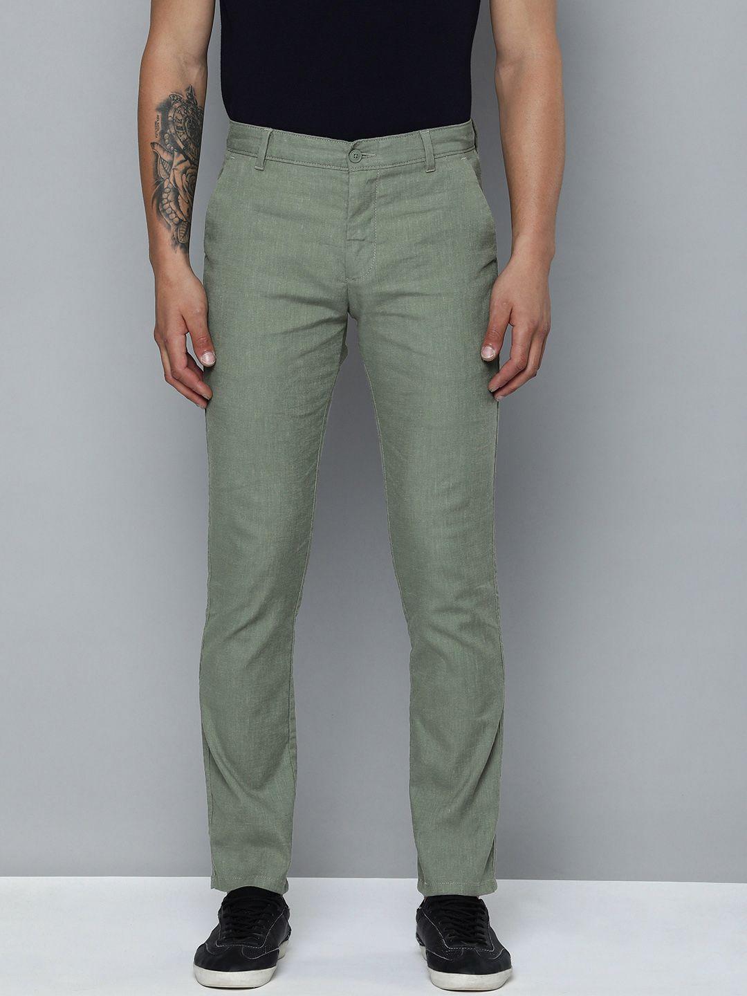 levis men solid straight fit regular trousers
