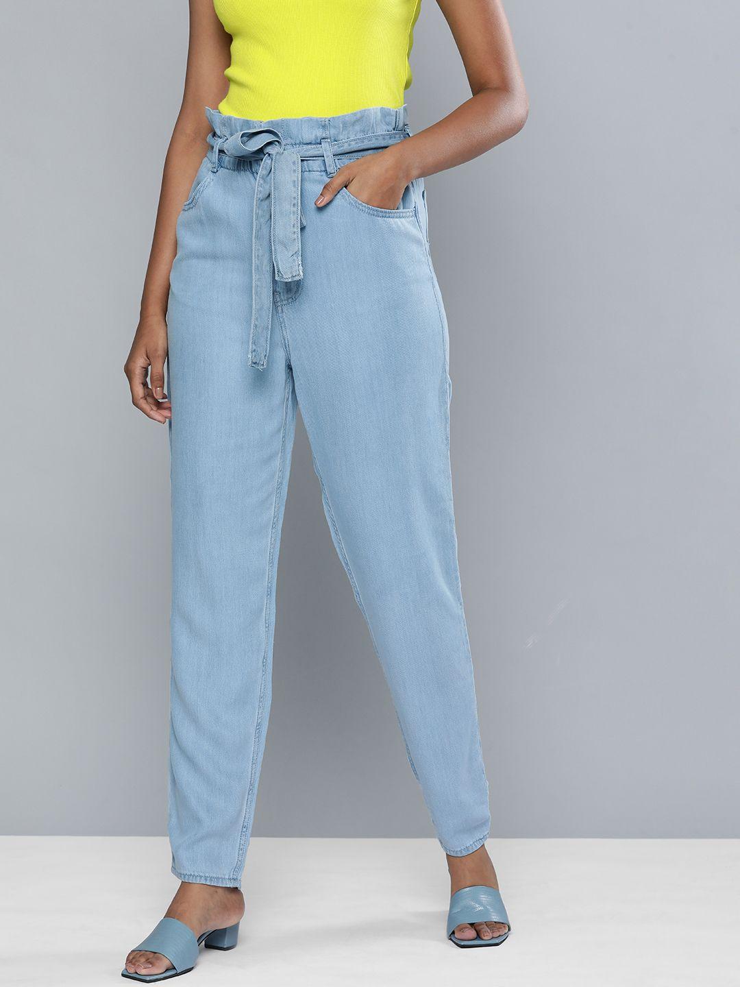 levis x deepika padukone women light blue tapered fit mid-rise jeans with a belt