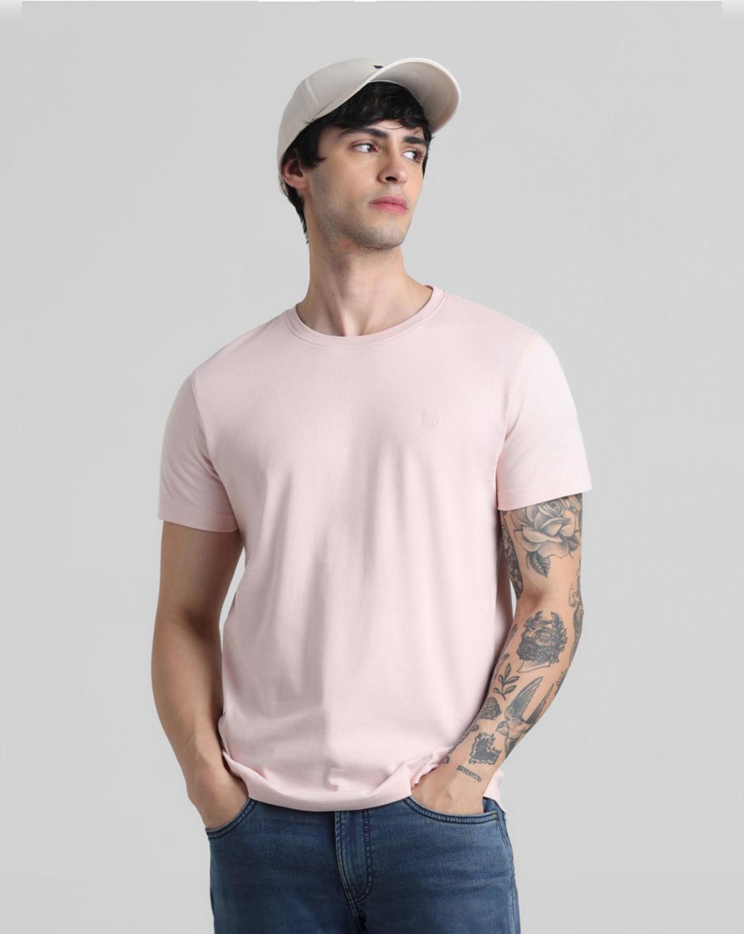 light pink crew neck t-shirt