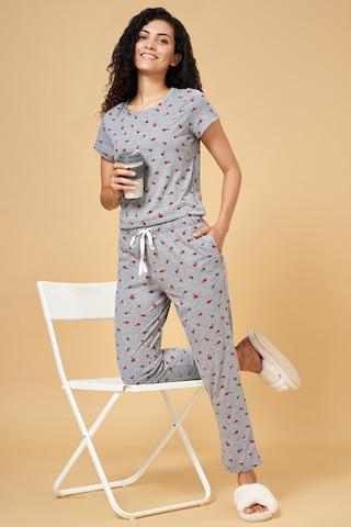 light grey printeded round neck short sleeves women regular fit t-shirt & pyjama set