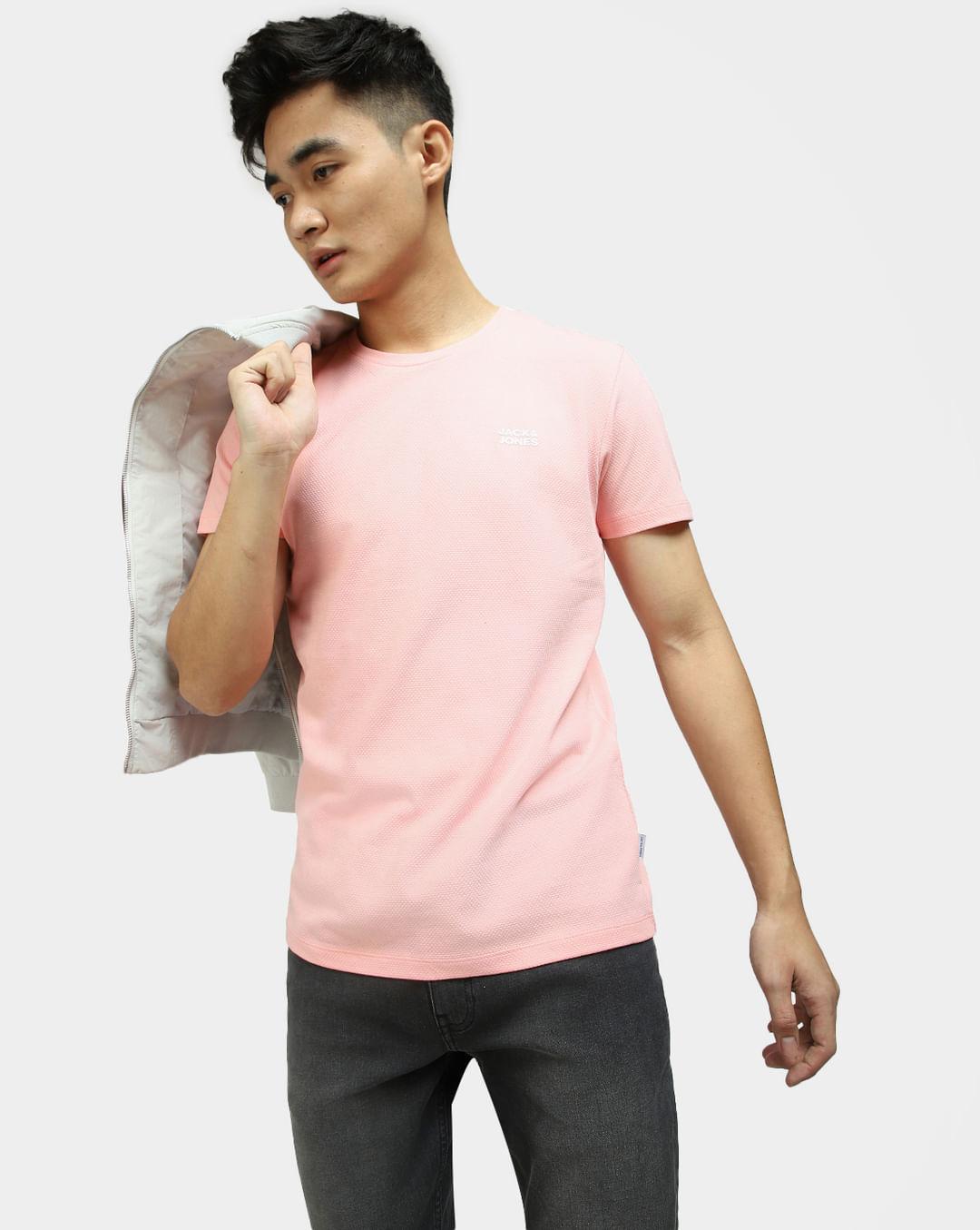 light pink crew neck t-shirt