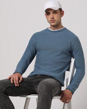 light-weight flat-knit sweater with contrast peep out