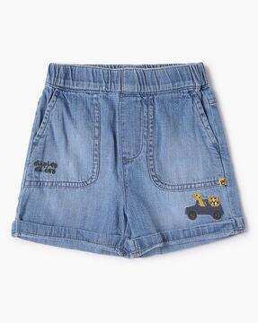 lightly washed shorts with embroidered accent