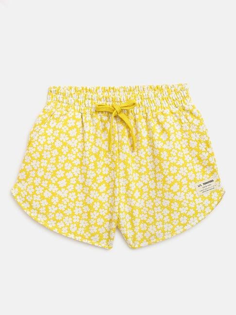 lil tomatoes kids yellow & white cotton floral print shorts