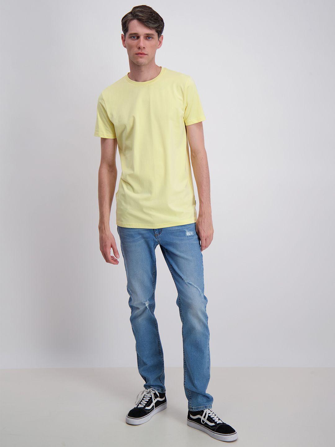 lindbergh men yellow solid cotton t-shirt