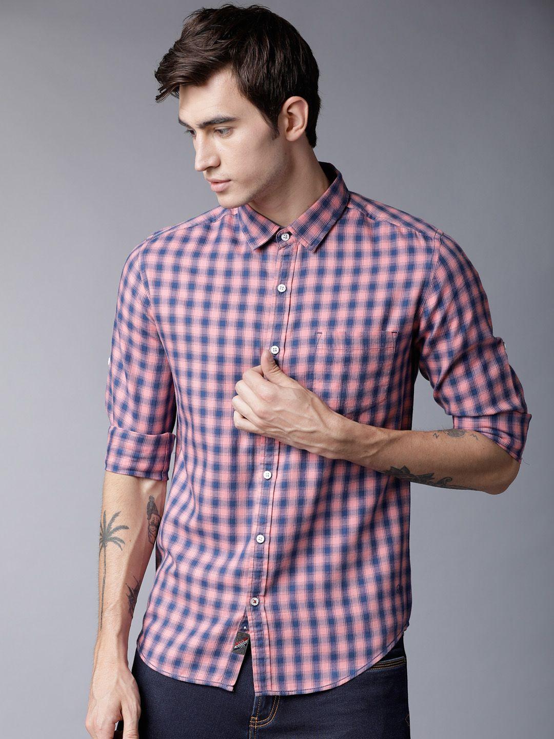 locomotive men pink & navy blue slim fit checked casual shirt