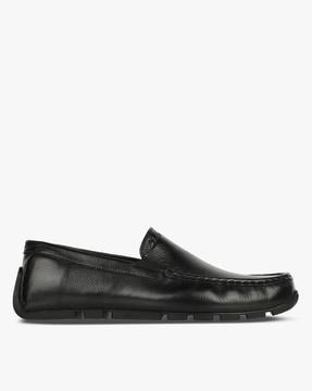 logo embossed round-toe driver loafers