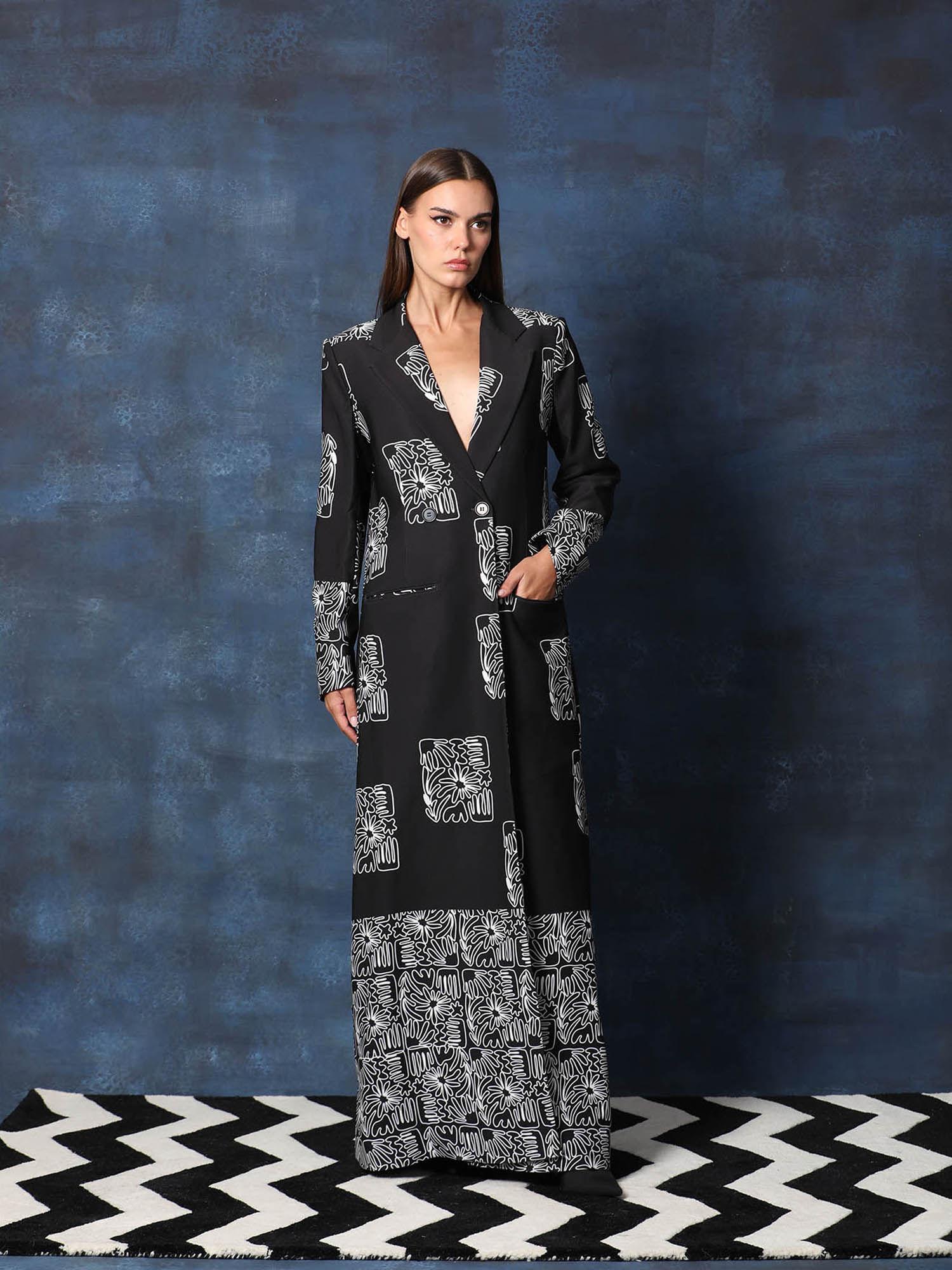 long overcoat with full straight sleeves