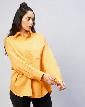 loose fit shirt with cuffed sleeves