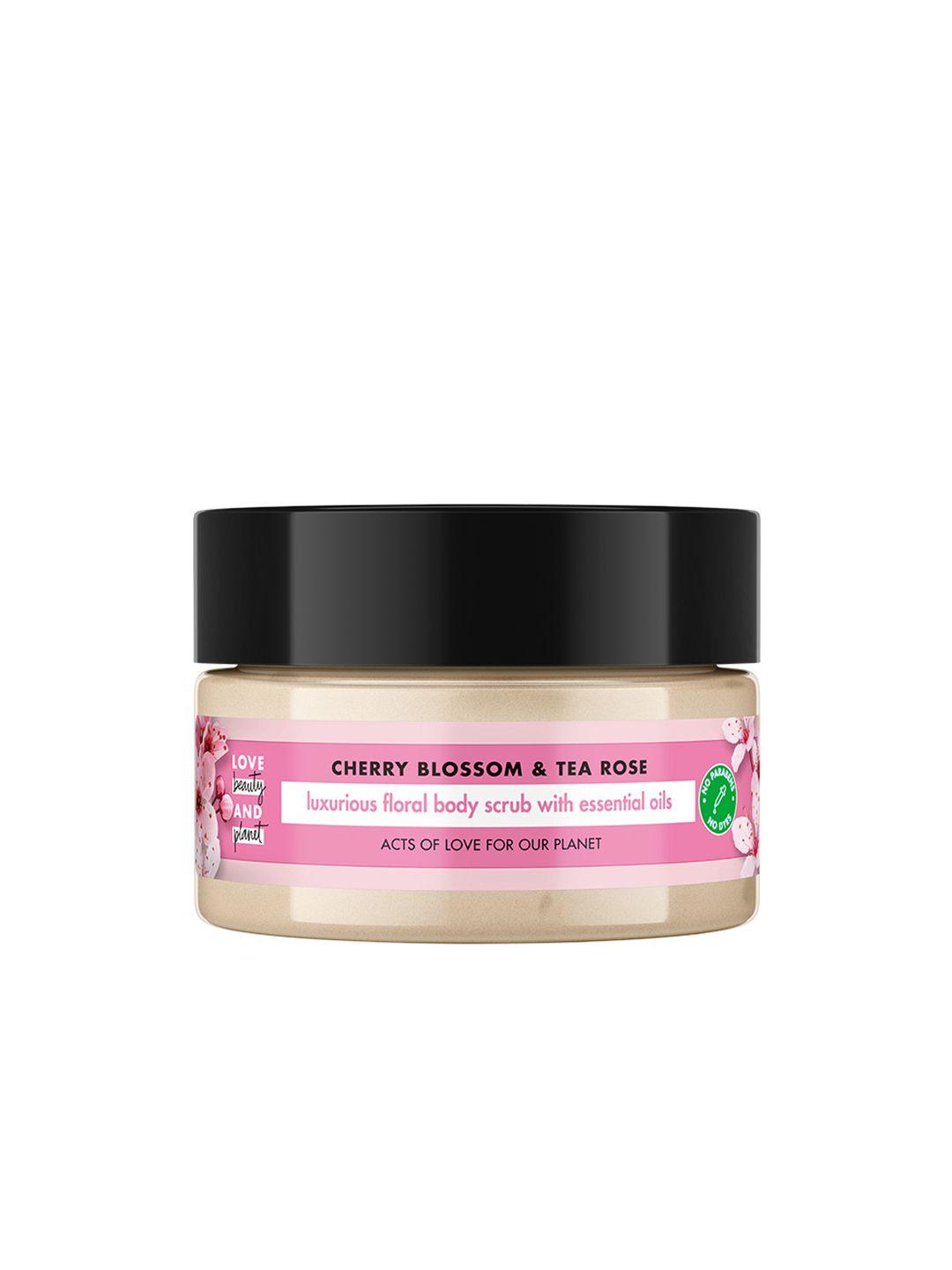 love beauty & planet exfoliating cherry blossom & tea rose body scrub - 200 ml