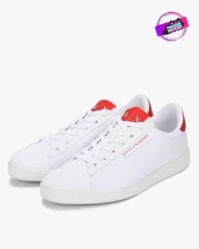 low-top lace-up sneakers with contrast panel
