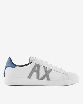 low-top lace-up sneakers with contrasting logo inserts