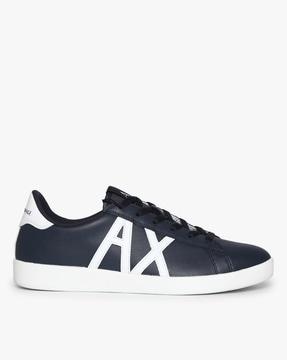 low-top sneakers with logo print