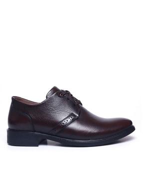 low-top derbys with lace fastening