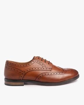 low-top lace-up brogues