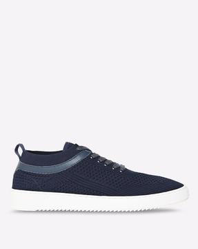 low-top lace-up casual shoes