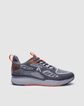 low-top lace-up running shoes