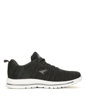 low-top lace-up running shoes