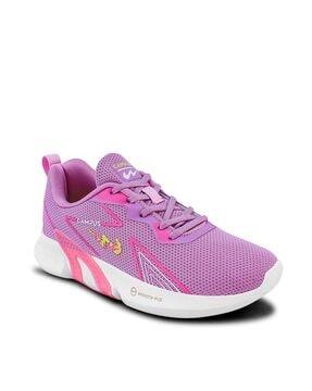 low-top lace-up running shoes