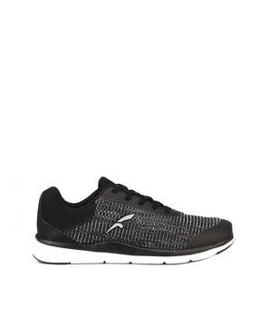 low-top lace-up running shoes