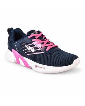 low-top lace-up running shoes