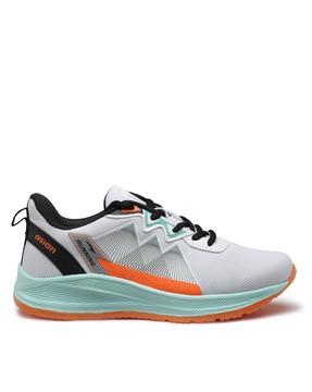 low-top lace-up running shoes