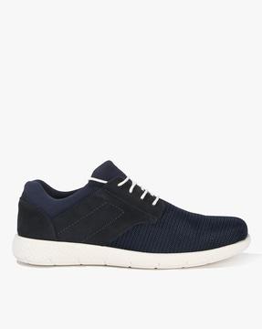 low-top lace-up shoes