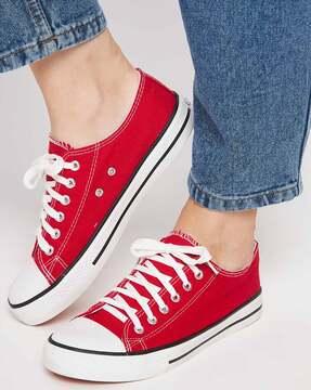 low-top lace-up shoes