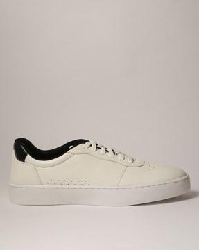 low-top lace-up sneakers