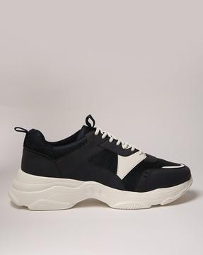 low-top lace-up sneakers