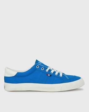 low-top lace-up sneakers