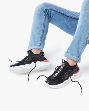 low-top lace-up sneakers