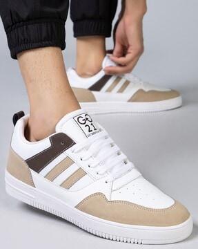 low-top lace-up sneakers