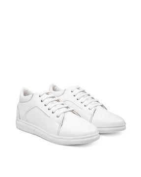 low-top lace-up sneakers