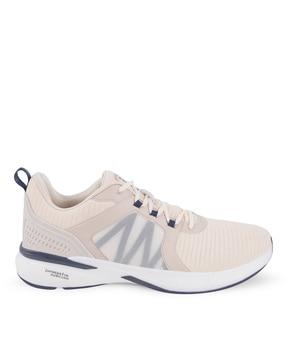 low-top lace-up sports shoes