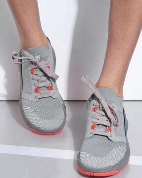 low-top lace-up training shoes