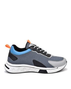 low top lace-up walking shoes