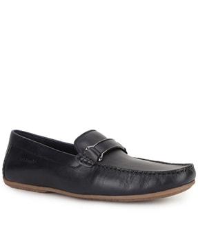 low-top loafers with metal accent