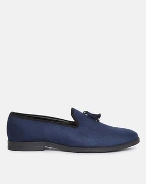 low-top loafers with tassels