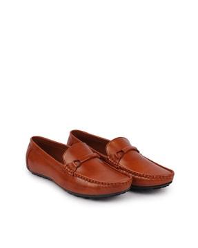 low-top loafers with textured outsole