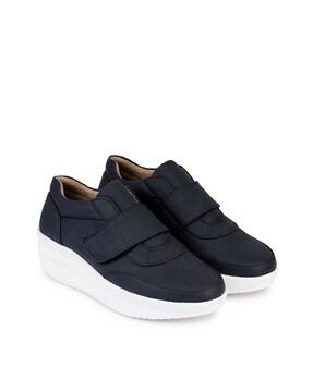 low-top round-toe casual shoes