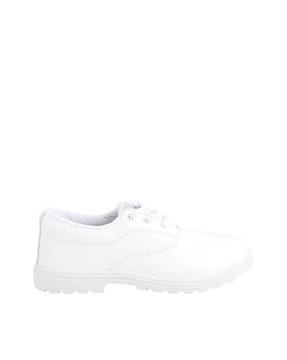 low-top round-toe lace-up shoes