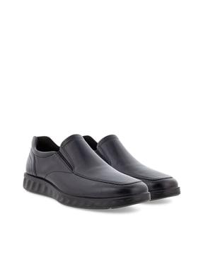 low-top round-toe slip-on shoes