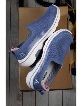 low-top slip-on sports shoes