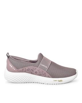 low-top slip-on sports shoes