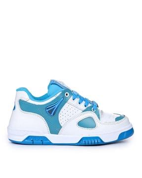 low-tops flat heeled sports shoes