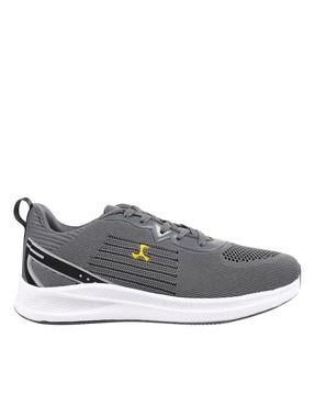 low-tops sports shoes with lace fastening