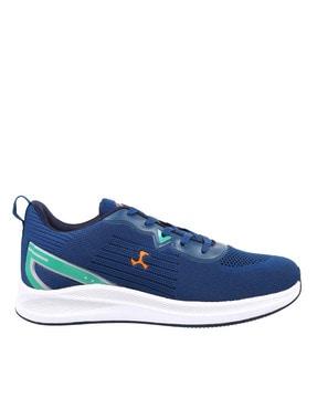 low-tops sports shoes with lace fastening