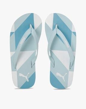 luminous geometric print thong-strap slippers
